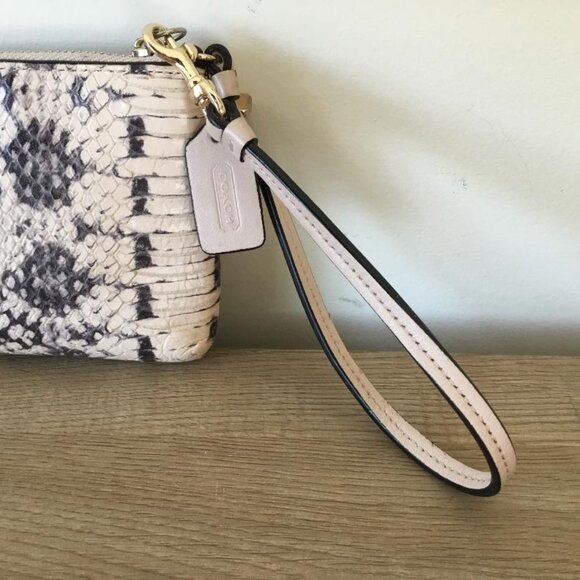 Coach Madison Double Corner Zip Snakeskin Python Embossed Wristlet EUC - Picture 4 of 8